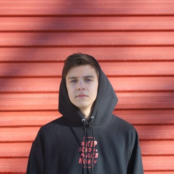 man wearing black and red pullover hoodie